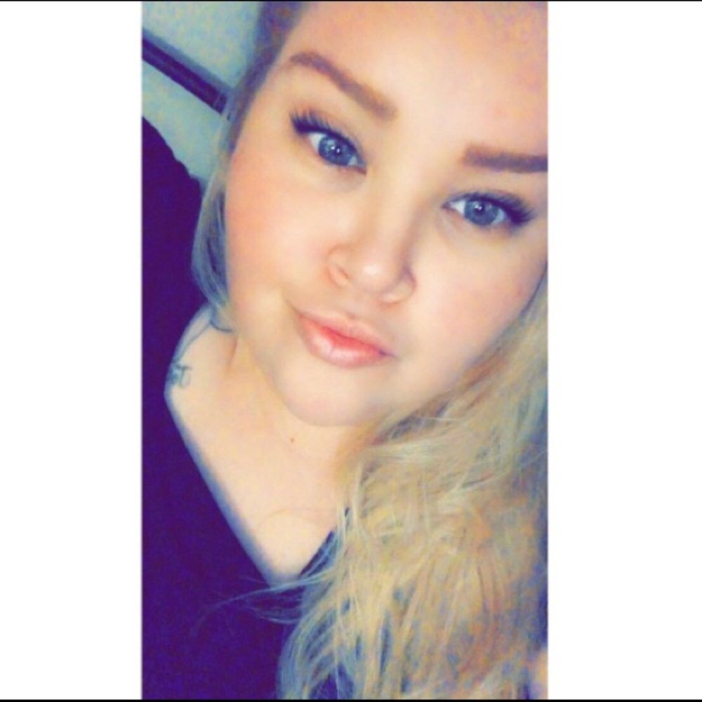 Meet your Posher, Leticia